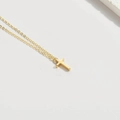 Collana minimalista placcata in oro 14K con un piccolo pendente a croce lucido su catena fine - Croce Lucida (XL3333-3)