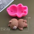 Detailansicht der 3D Bär Silikon-Mousse-Form mit Maßen 12.1x8.1x5cm und 130g Kapazität - Groß / Rosa