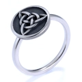 Vintage-Edelstahlring mit silbernem Keltenknoten-Motiv auf schwarzem Hintergrund - US 5 / Keltischer Knoten Stil (17109)