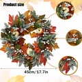 Detail von weißen Kürbissen und Ahornblättern auf einem 45 cm Herbstkranz für Erntedank - Groß / Papierbox