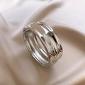 Bracciale rigido largo argento lucido con cerniera e finitura metallica minimalista - Argento