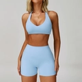 Lichtblauwe yogaset met halter sport-bh met V-hals en korte broek met hoge taille - S / Beha + Short / Hemelsblauw