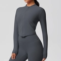Vue détaillée de la veste de fitness gris anthracite et du pantalon de yoga assorti - Gris Graphite