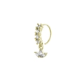 Détail d'un anneau de nez doré avec zircons étincelants et un pendentif fleur délicat - Petite Fleur / Or