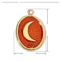 Detalle del colgante de luna de acero dorado de 17mm con esmalte naranja y un brillante - Luna Ovalada-Naranja