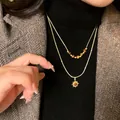 Collana dorata a doppio strato con girasole e perline marroni su abito elegante - Collana con perline a doppio strato con ciondolo girasole in occhio di tigre - circa 48 cm