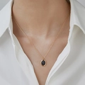 Retro zwarte opaal ovale hanger ketting van 18K verguld roestvrij staal op model - Zwart Kattenoog