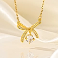 Collier élégant doré avec pendentif nœud et zircons brillants sur fond de soie douce - Nœud (F209)