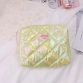Neceser acolchado holográfico verde lima con cremallera rosa sobre tela blanca - Clutch Bag / Verde Limón (Mousse de Limón Helado)