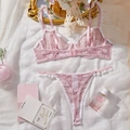 Ensemble de lingerie en dentelle rose avec broderie florale et soutien-gorge à armatures - S / Rose