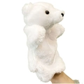 Détail d'une marionnette à main ours polaire en peluche manipulée par une main - Petit ours blanc