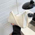 Sac à bandoulière minimaliste en tweed blanc crème avec texture tissée et anneau doré - Blanc