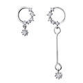 Détails de boucles d'oreilles asymétriques en argent serties de zircons cubiques brillants - Boucles d'Oreilles Glands Asymétriques