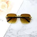 Gafas de sol sin montura con lentes degradadas en color marrón y montura metálica dorada - Té Degradado