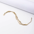 Primer plano de la pulsera de triple cadena de serpiente dorada con pequeñas cuentas de oro - 18+5cm / Dorado