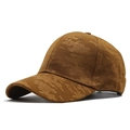Detalle de la textura de pana marrón en una gorra de béisbol clásica de seis paneles y visera - Talla Única(Ajustable) / Pana Amarillo Jengibre