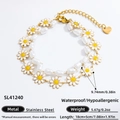 Bracelet double couche en acier doré 18K avec marguerite blanche et perles d'eau - Marguerite Jaune Perle à Couches (SL41240)