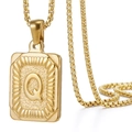 Collar hip hop de acero inoxidable bañado en oro 18K con colgante cuadrado letra Q - Oro Q