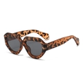 Chic leopard print chunky frame sunglasses with irregular shape for street style - Tortoiseshell Frame Black Grey Lens