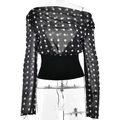 Camicetta in chiffon a pois con design monospalla e ampia cintura in vita nera - S / Nero