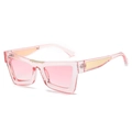Lunettes de soleil rectangulaires roses translucides avec détails en métal doré chic - Monture rose transparente verres roses