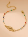 Makro-Detail von 18k Gold-Mobius-Herz-Armband mit bunten Perlen und Karabinerverschluss - Gold