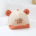 Detail der Baby Sonnenmütze mit Bärenohren und atmungsaktivem Cool Boy Stickerei Design - 48cm (6-20 Monate) / Orange