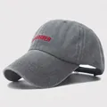 Casquette de baseball gris foncé délavé avec broderie REMEMBER rouge et style rétro - Réglable / Gris (Remember)
