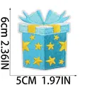 Dettaglio dimensioni toppa ricamata regalo blu, altezza 6 cm e larghezza 5 cm con stella - Stile Confezione Regalo (C23XX-12-10)