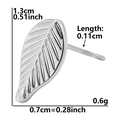 Dettaglio degli orecchini a lobo a foglia argento con dimensioni 1,3cm altezza e 0,7cm - Foglia Piccola / Color Acciaio