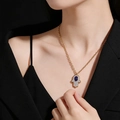 Goldene Hamsa-Halskette für Damen mit Kristall-Pavé-Anhänger und blauem Mittelstein - Ovale Zirkonia Halskette