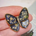Broche papillon faite main en résine bleue, fleurs séchées réelles et feuilles d'or - Papillon à Feuille d'Or Noir