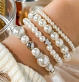 Set de cuatro pulseras de perlas blancas con colgante de corazón plateado y cuentas - Corazón Plateado - Juego de Perlas Blancas