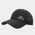 Dettaglio dei fori di ventilazione laser su un cappellino da baseball nero ad asciugatura rapida - Regolabile / grigio scuro