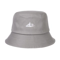Dettaglio cappello bucket grigio in cotone con ricamo di montagna bianca e tesa cucita - Grigio