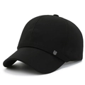 Gorra de béisbol negra para hombre con tejido texturizado y pequeño logo de escudo plateado - Ajustable / Negro