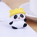 Mini statuetta di panda con cappello giallo per decorazione scrivania o interno auto - Panda con Cappello Giallo
