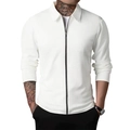 Gros plan du tissu blanc à texture gaufrée sur la veste polo à fermeture éclair homme - Blanc