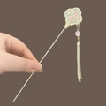 Spilla per capelli dorata tradizionale con fiori rosa e lunghi pendenti a nappa - Stile Pannello Finestra