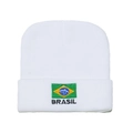 Detail van witte gebreide muts met Braziliaanse vlag borduursel en Brasil-tekst - M (56-58cm) / Wit