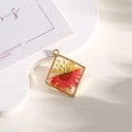 Ciondolo a rombo da 30mm in metallo con fiori secchi rossi e gialli nella resina - Margherita rossa gialla rombo