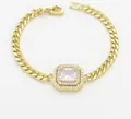 18k vergoldetes Kupferarmband mit quadratischem rosa Edelsteinanhänger und Zirkonia - Gold mit Weiß