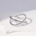 Anello incrociato minimalista in acciaio inossidabile argento con design regolabile - US 7 / Color Acciaio