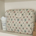 French vintage floral quilted makeup bag with high capacity and cream floral patterns - French Garden [Clutch Bag]