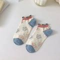 Beige ankle socks with blue and pink star patterns and delicate scalloped lace cuffs - One Size / Pink Flower