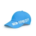 Dettaglio del ricamo 3D bianco New York City sul berretto in cotone blu celeste - Regolabile / Blu