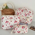 Dreiteiliges Blumen-Cord-Reiseset mit cremefarbenem Steppmuster und rosa Blumendruck - Kosmetiktasche / Rotes Blumen-Cord