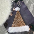 Christmas hat with sparkling gold sequins and plush white trim in a festive setting - 31*47cm / Champagne