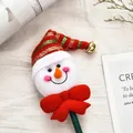 Matita di peluche natalizia a forma di pupazzo di neve con cappello a righe e campanello - Pupazzo di Neve con Cappello a Strisce / Fusto Verde