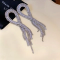 Elegante silberne Blatt-Ohrringe mit glitzernden Strasssteinen im langen Quasten-Stil - Silberne Verschlungene Ringe Asymmetrische Quaste (925 Sterling Silver Earring Post)